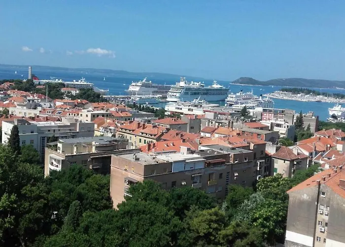 Sweet With Beautifull View Lägenhet Split